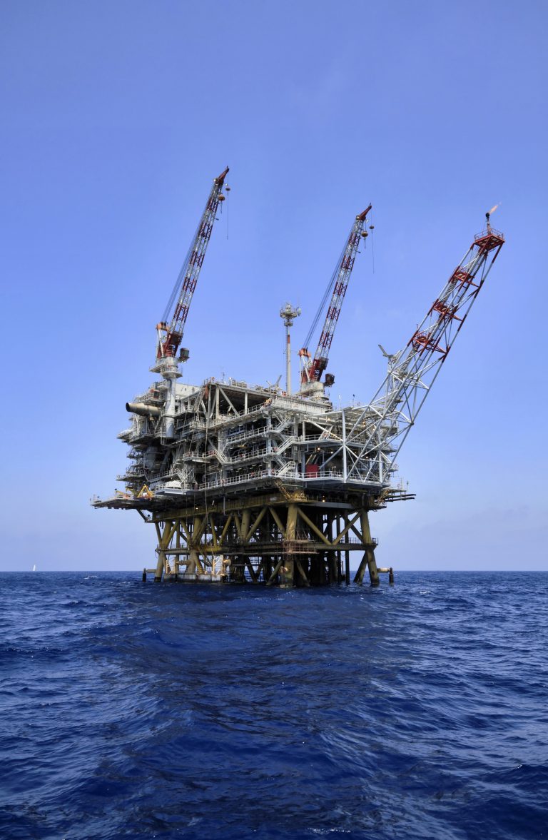 italy_sicily_mediterranean_sea_sicily_channel_offshore_oil_platform